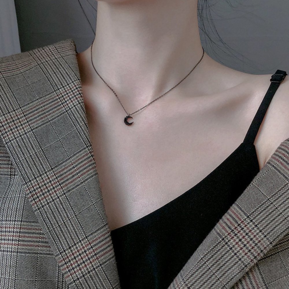 NEW Black Gold Black Diamond Simple Moon Necklace